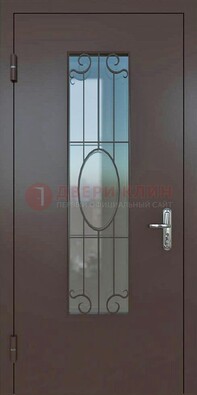 Коричневая наружная железная дверь со стеклом и ковкой ДСК-100 в Лыткарино